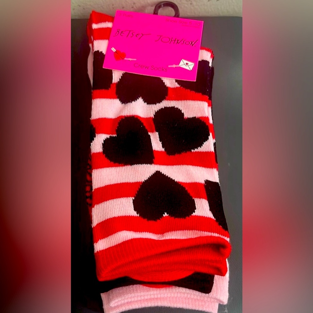 Betsey Johnson NWT 3 Pack Valentines Day Crew Socks Shoe Size 5-10